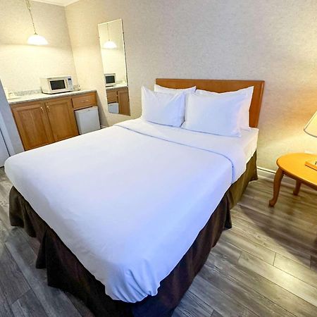 וודסטוק Rodeway Inn מראה חיצוני תמונה