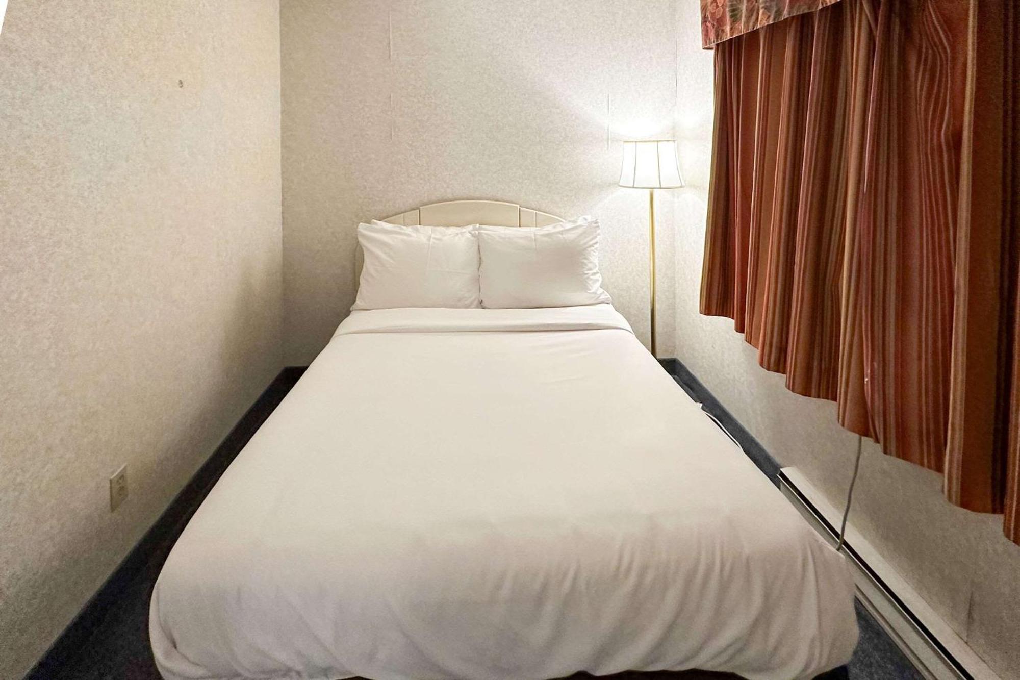 וודסטוק Rodeway Inn מראה חיצוני תמונה